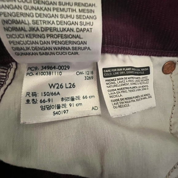 LEVI’S Wedgie Fit Corduroy Straight-Leg Cropped Pants Burgundy - Picture 13 of 13